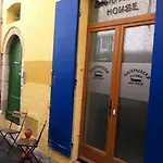 Hostel Backpackers Αντίμπ