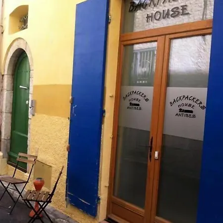 Хостел Backpackers Антиб